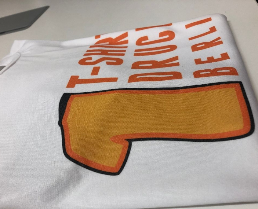 Weißes T-Shirt mit T-Shirt Druck Berlin Logo